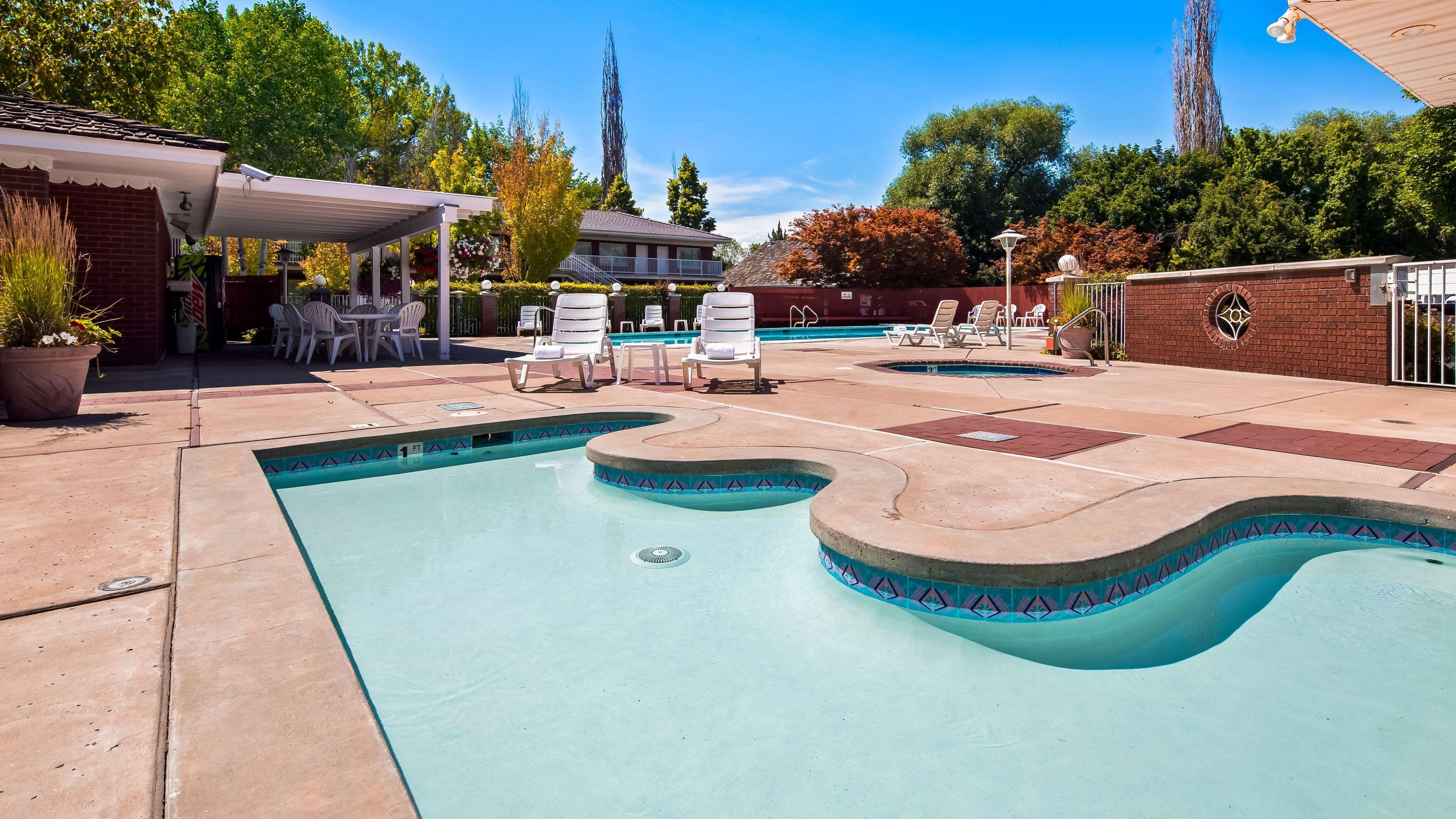 Baugh Motel, Surestay Collection By Best Western Logan Εξωτερικό φωτογραφία