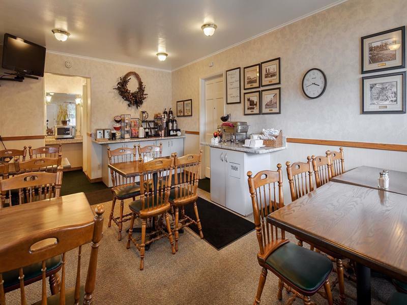 Baugh Motel, Surestay Collection By Best Western Logan Εξωτερικό φωτογραφία